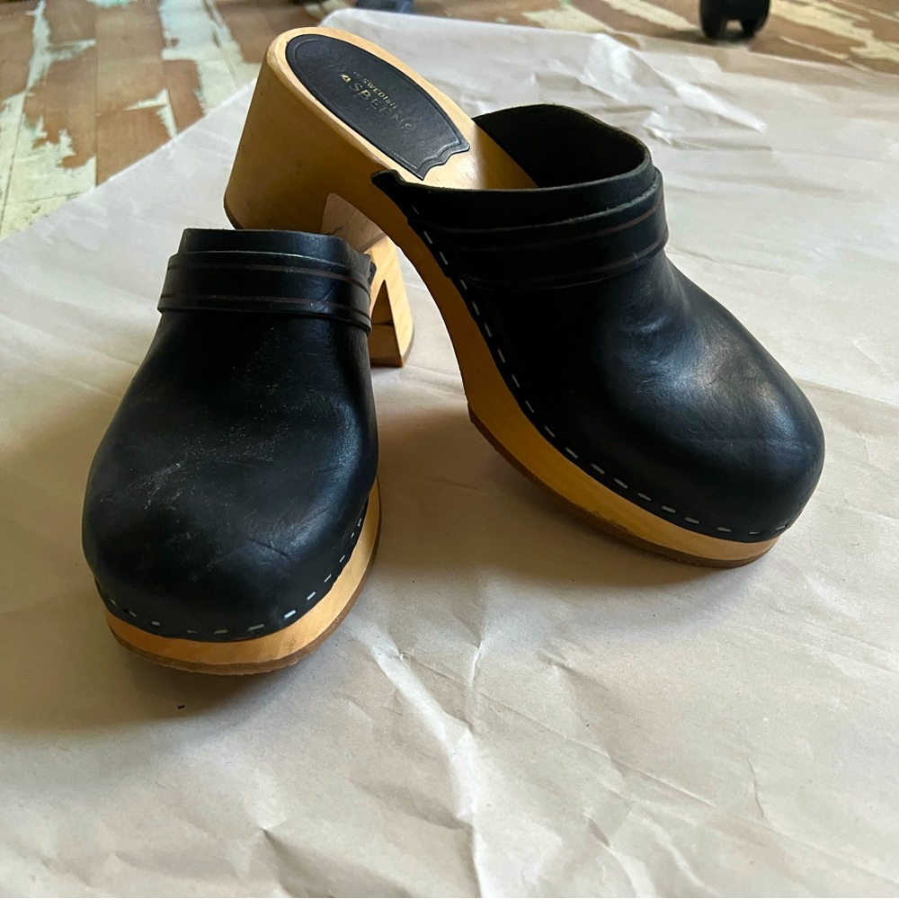 Swedish Hasbeens black clogs